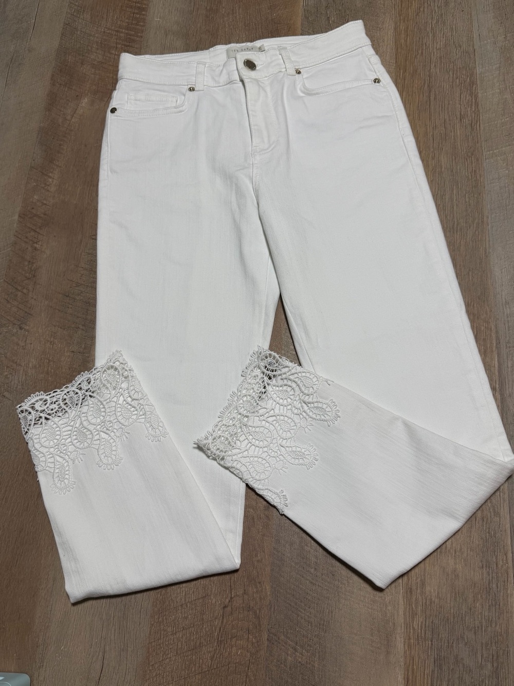 NEW Ted Baker London Lillya Appliqué Hem Classic Skinny Mid-Rise | 28